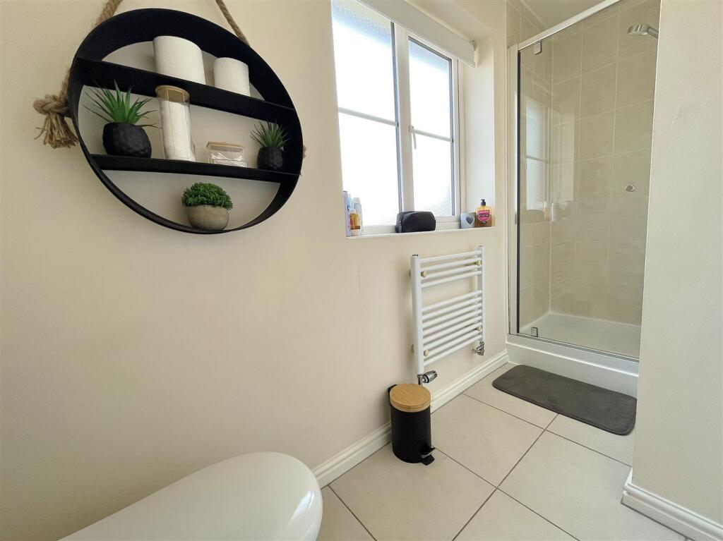 Master Bedroom En-Suite