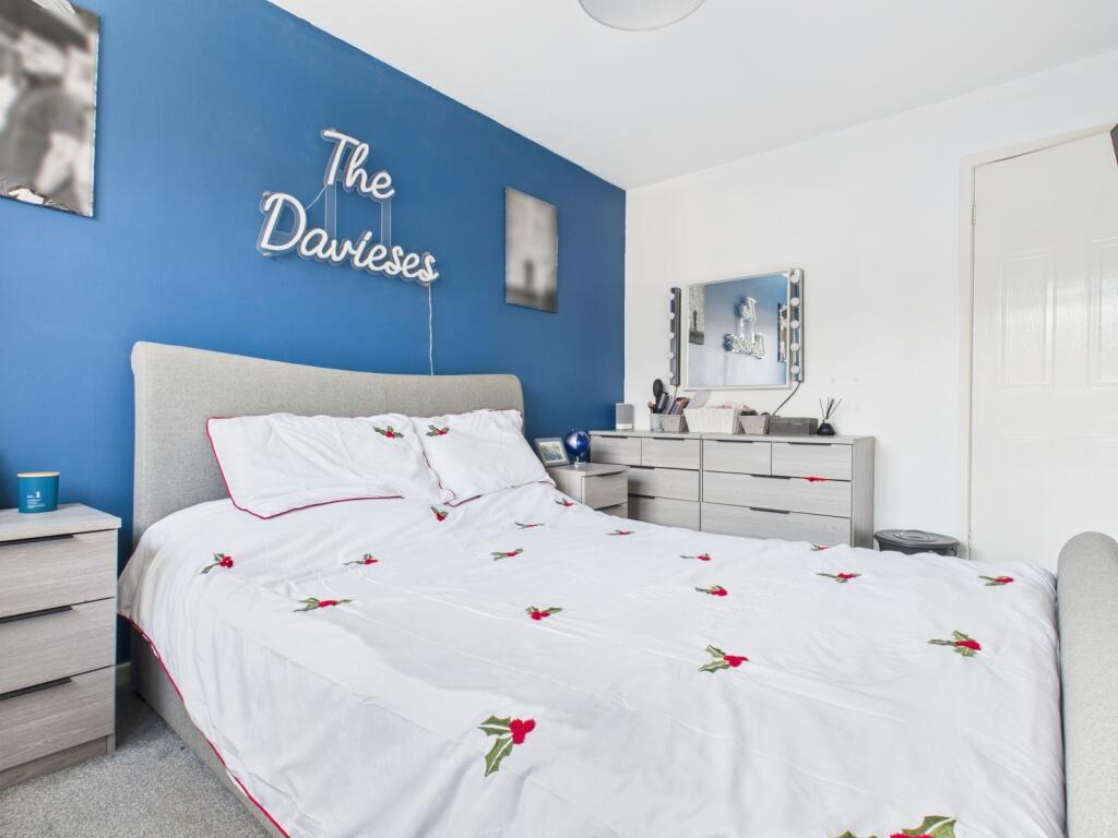 CAM03729G0-PR0186-STILL003