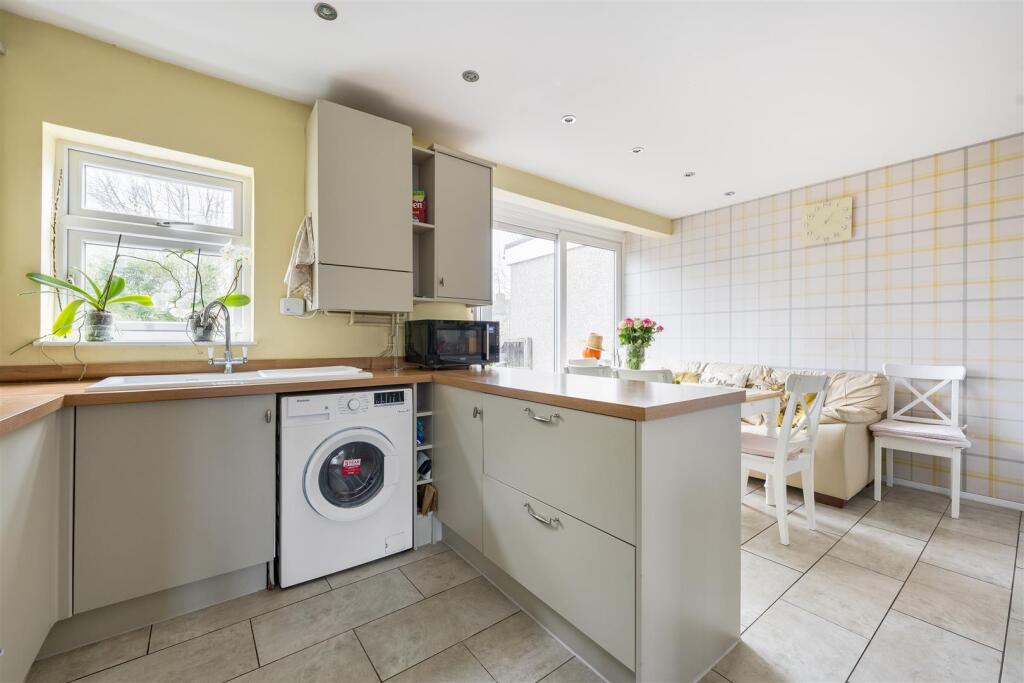 Brackley Square, IG8