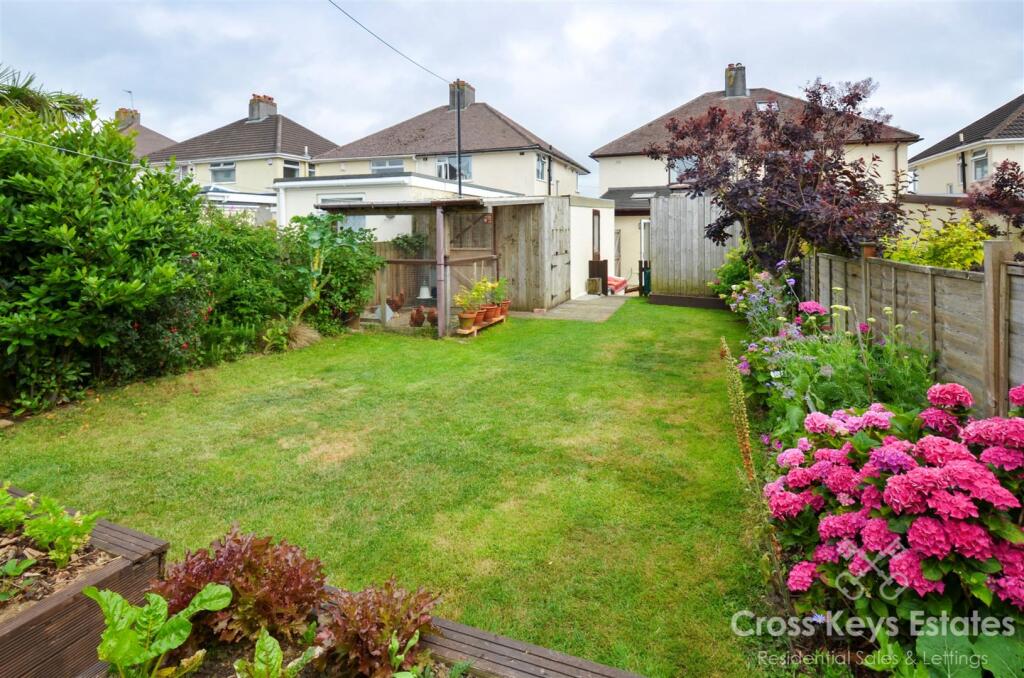 Garden / Parking / Garage