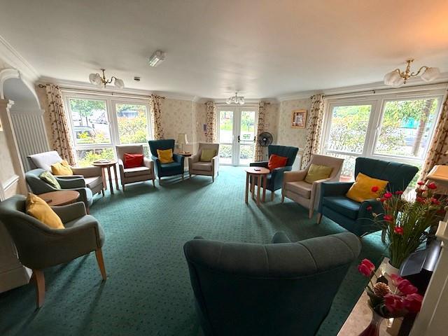 Communal lounge 1.jpg