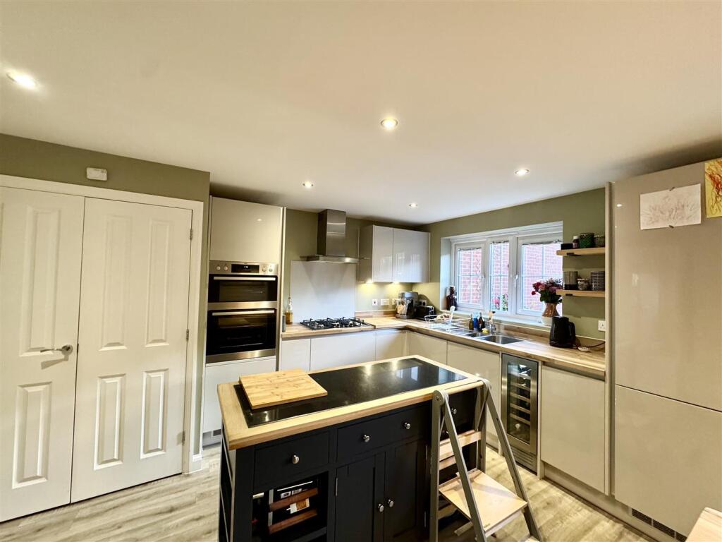 KITCHEN/DINING/FAMILY ROOM