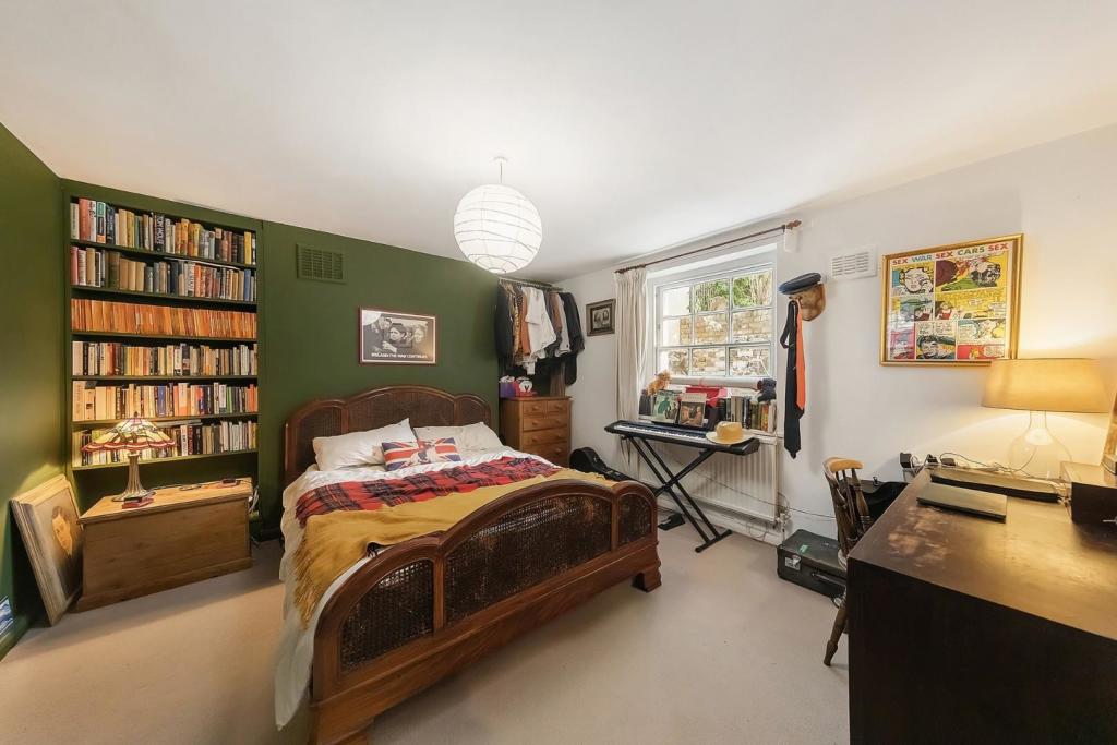 Bedroom (3).jpg