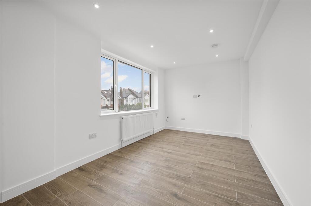 Flat 3, 80 Durham Road,5.jpg