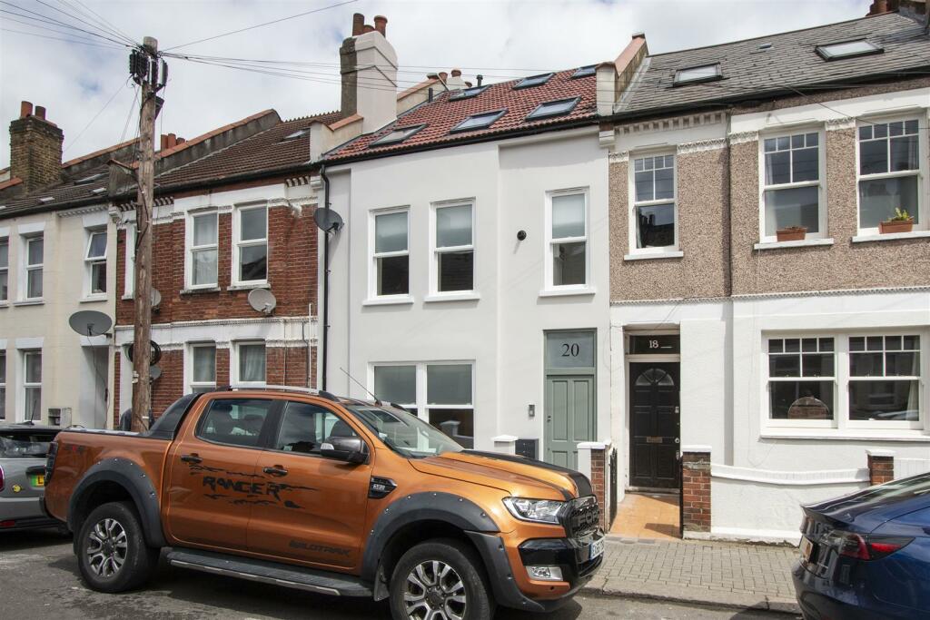 Flat 1 20 Coverton Road External 1.jpg