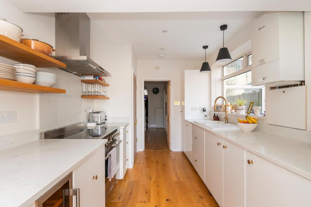 7H7AVP - Kitchen B.jpg