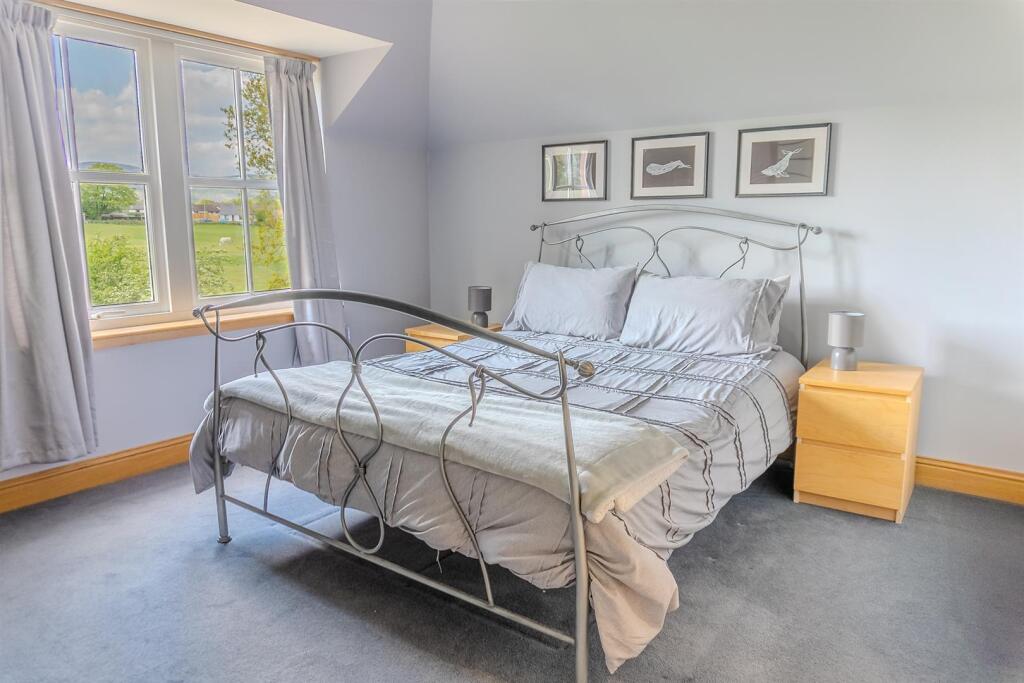 bedroom 6 -1 .jpg
