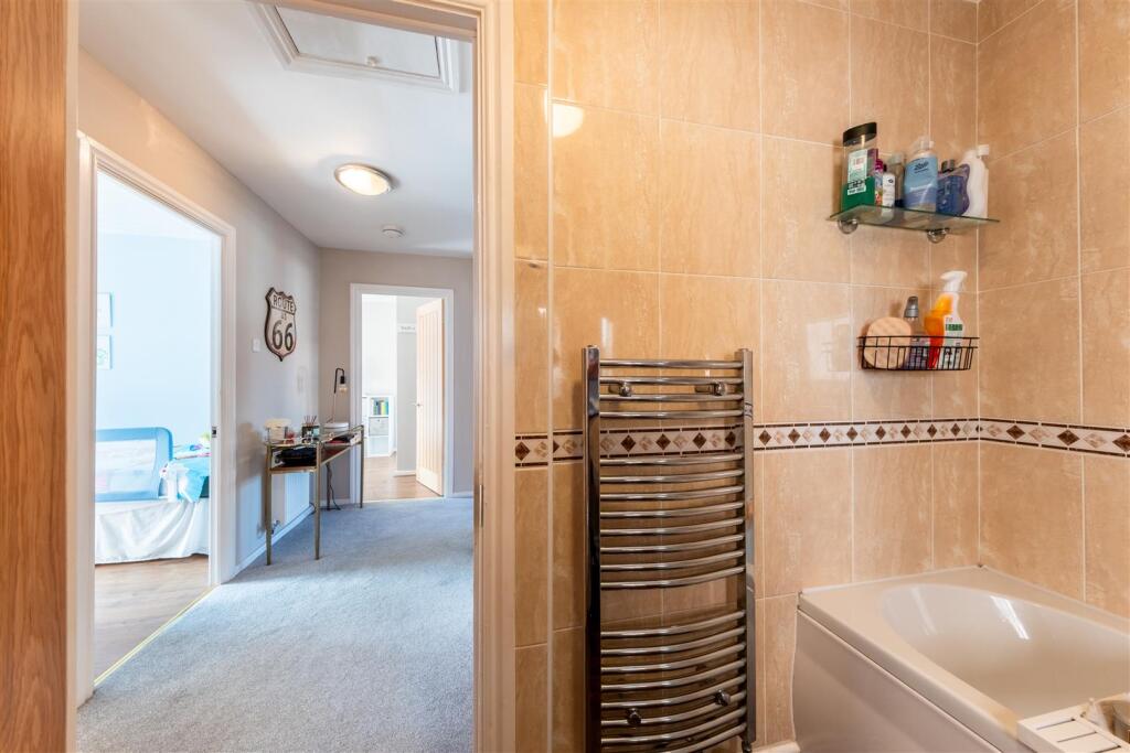 10 Minster Close-030.jpg