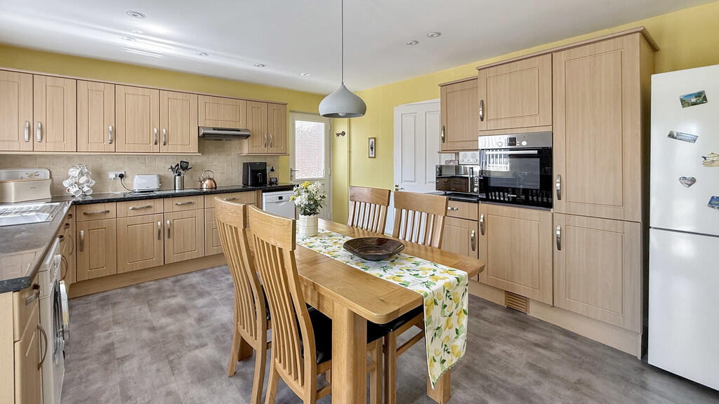 Kitchen/dining ro...