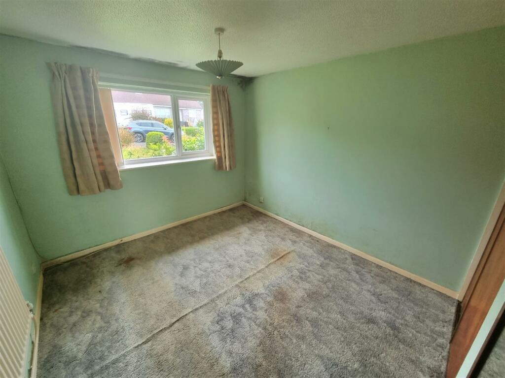 Bed 1.jpg