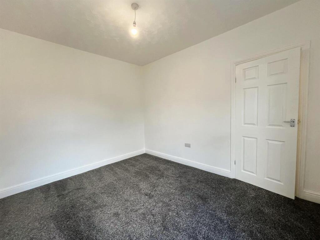 bedroom 8.jpg