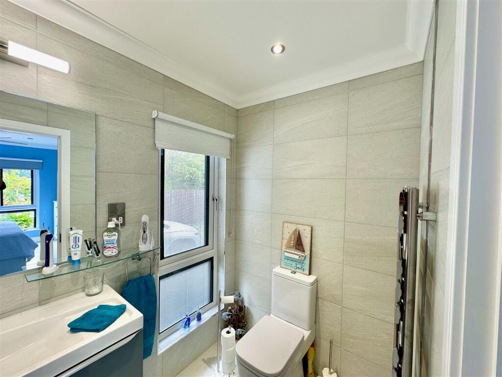 3 Pompeys Lane Ferndown BH22 9DY - 9 of 24 ensuite