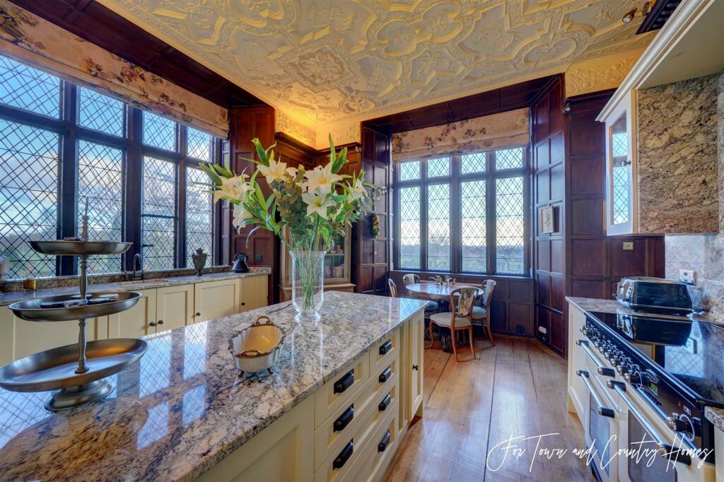 Elizabethan Suite (47).jpg