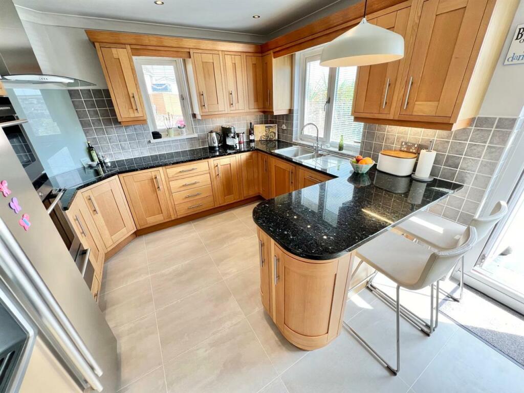 Kitchen/ Breakfast
