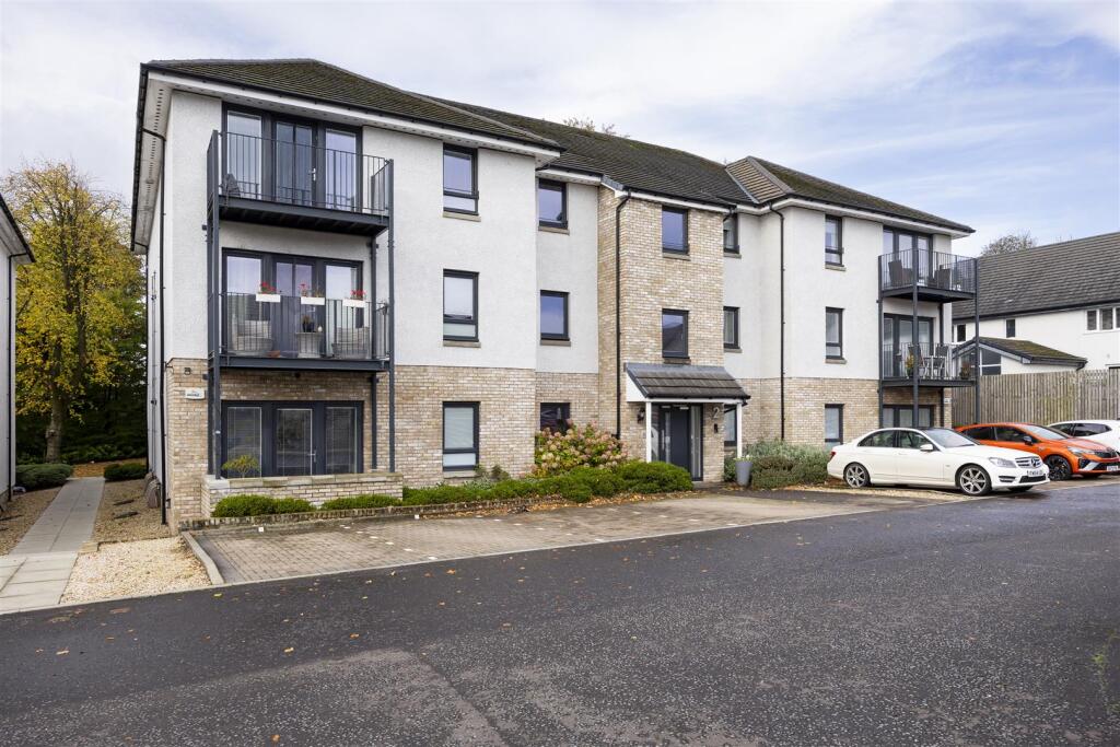 0-3_2_CYPRIAN_COURT_LENZIE_001.JPG