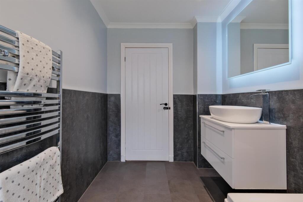 021-83 Torbothie Road Shotts, ML7 5NE.jpg