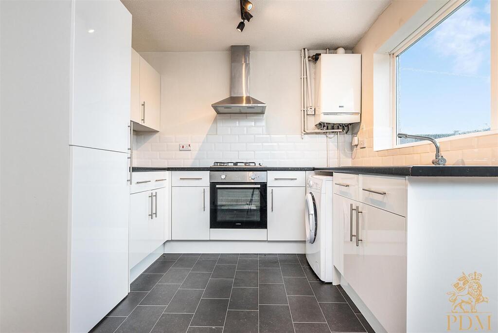 93 Latimer Drive, Bramcote (12 of 23).jpg