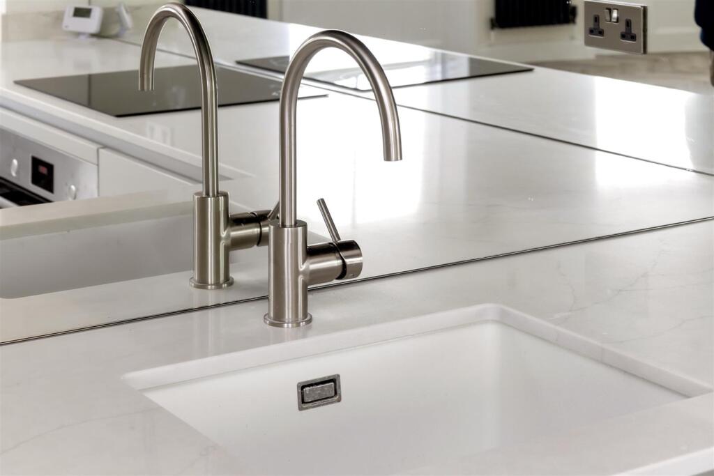 Lansdowne Place, 59, Flat 2-019.jpg