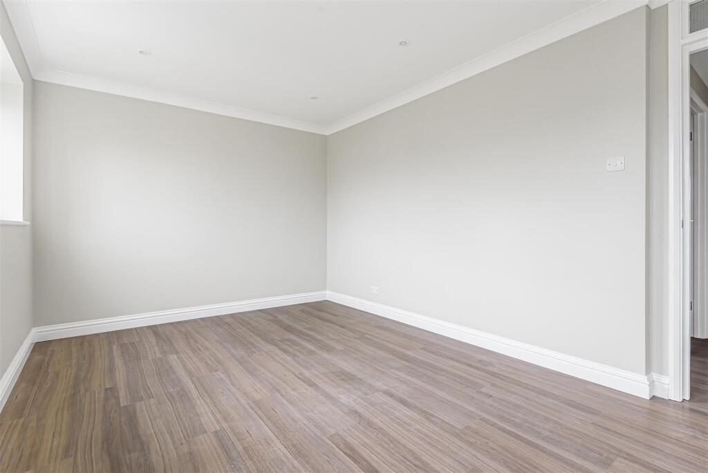 Cherry Tree Court, Pier Avenue