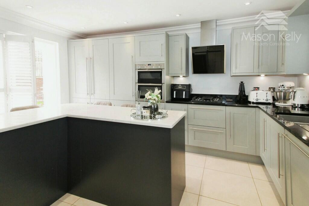 KITCHEN/BREAKFAST RM