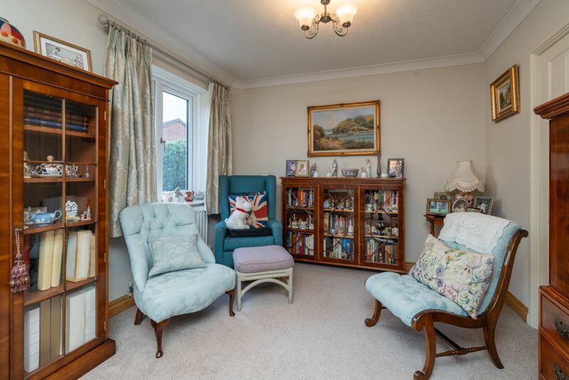 LOUNGE/DINING ROOM