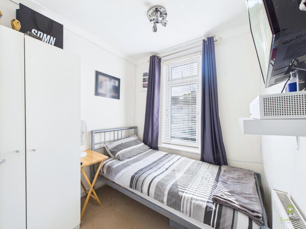 CAM01543G0-PR0155-STILL049