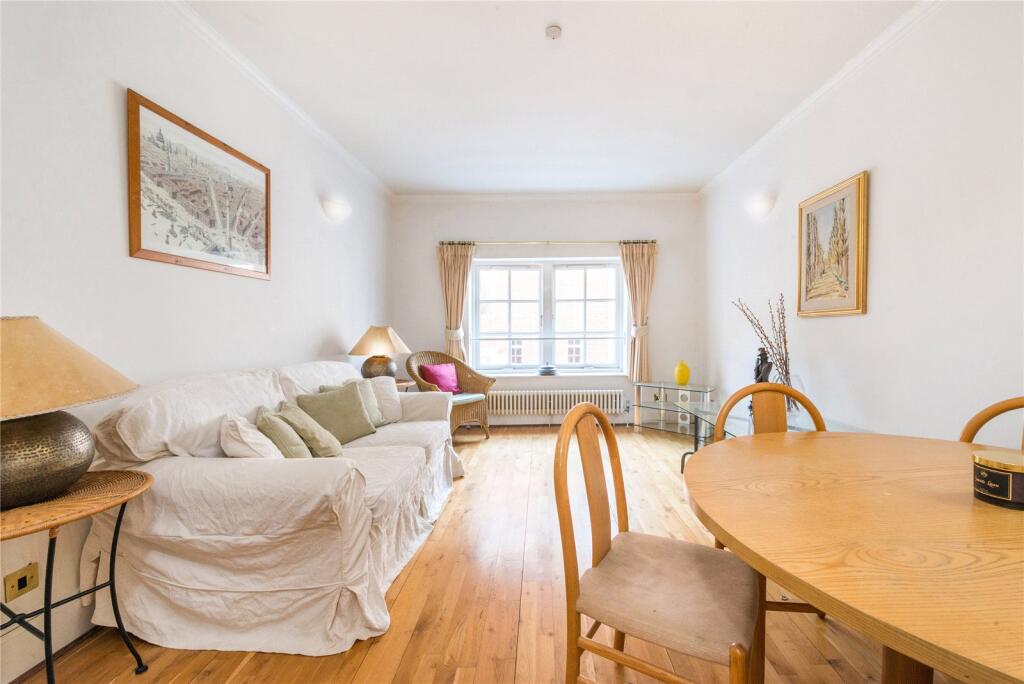 Shorts Gardens, Covent Garden, London, WC2H