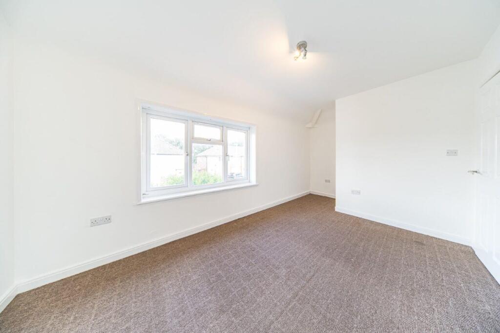 36 Wellesbourne Road bedroom 1 2.jpg