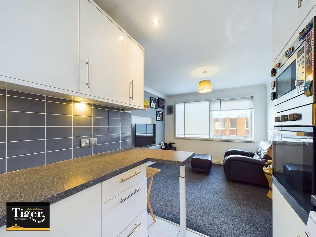 CAM02176G0-PR0357...