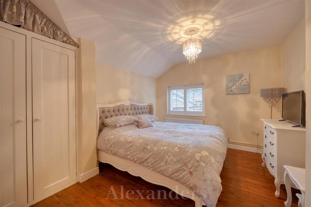 12 Main Street-22.jpg