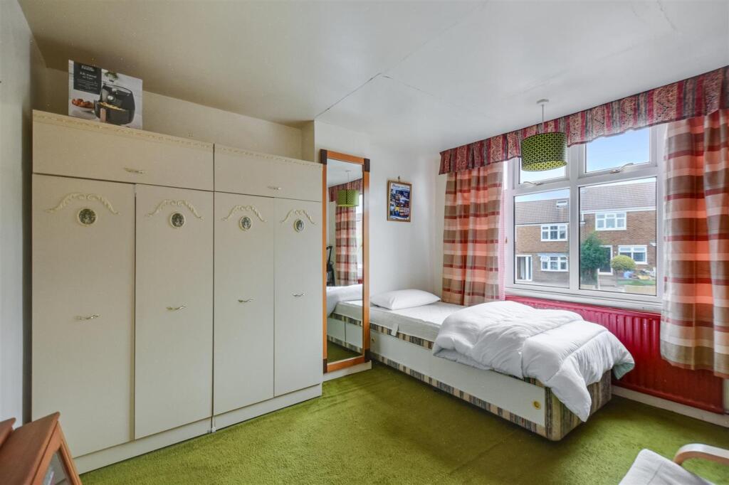 Bedroom 1_1.jpeg