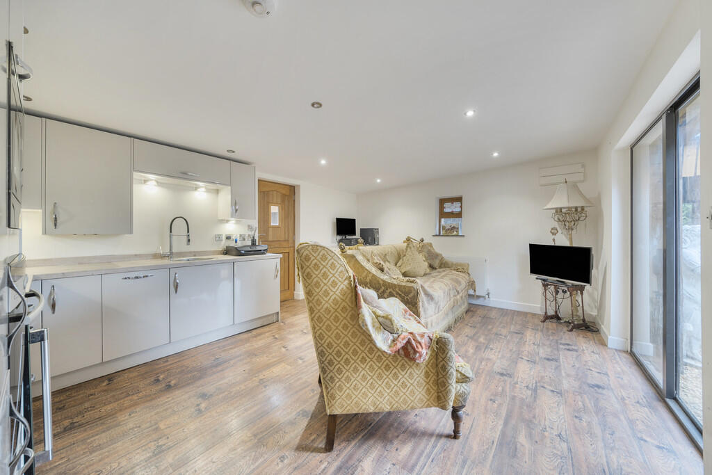 1360643-3-68dd6ea...