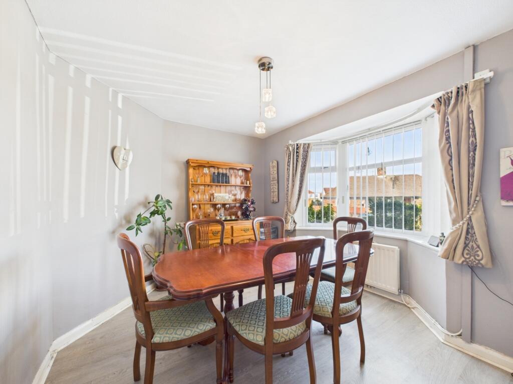 CAM02386G0-PR0121-STILL027