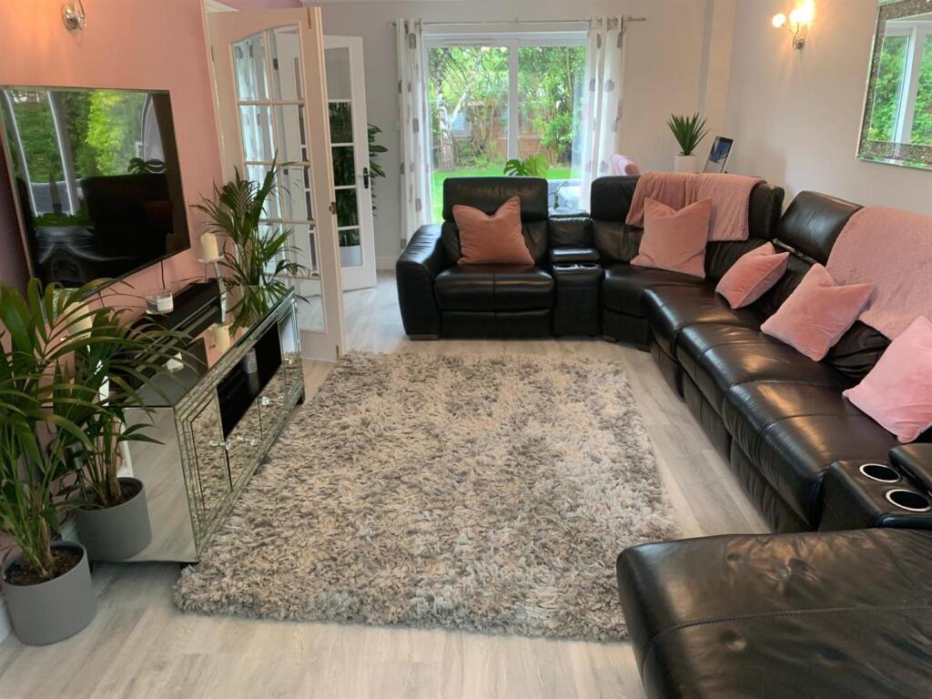 WhatsApp Image 2025-07-25 at 09.34.44 (5).jpeg