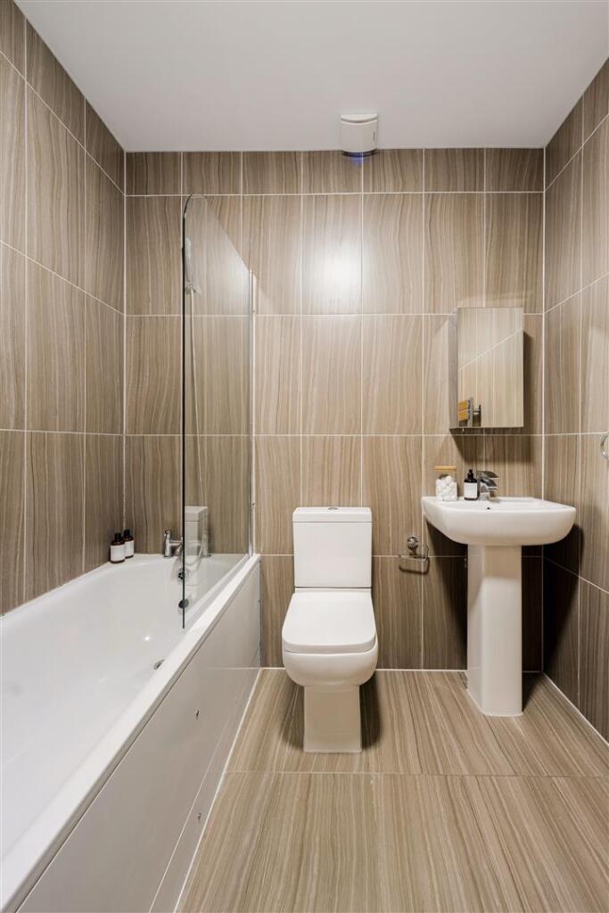 Eastwood Close, E18