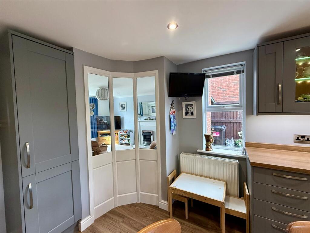 kitchen bow window.jpg