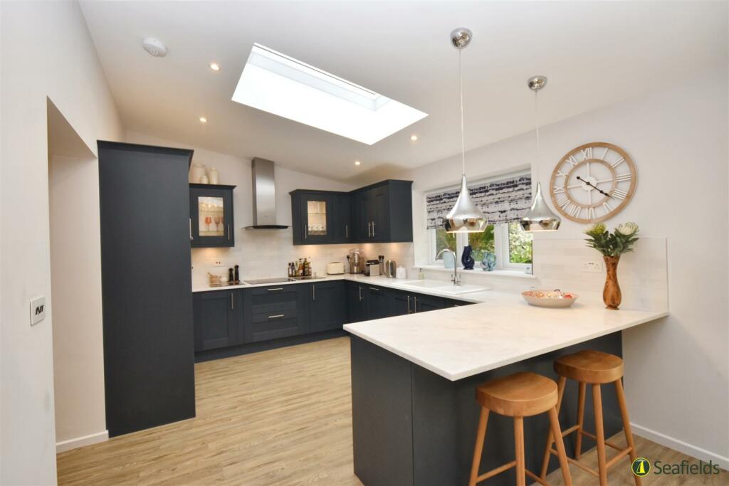 Kitchen/Breakfast Area