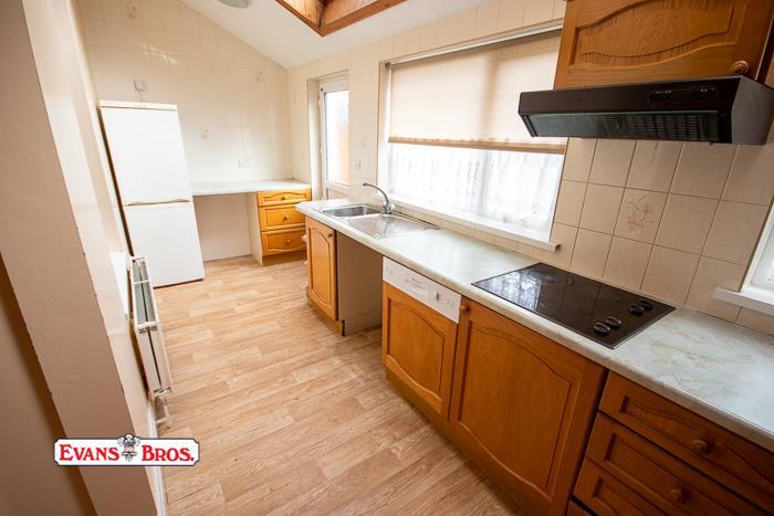 L SHAPED KITCHEN