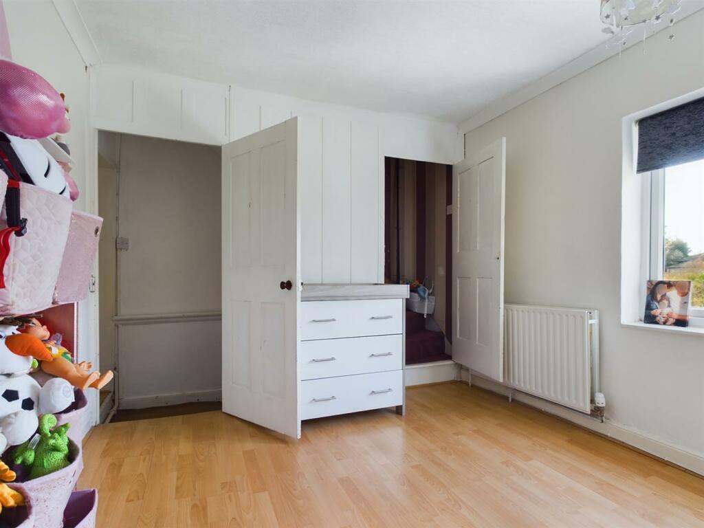 Bedroom 2 Pic 5.jpg