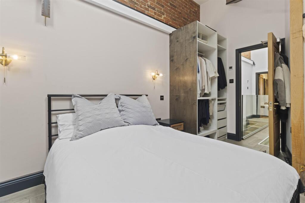 bedroom one #5.jpg