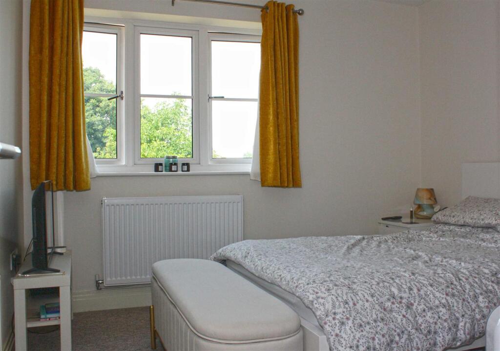 BEDROOM 1.JPG