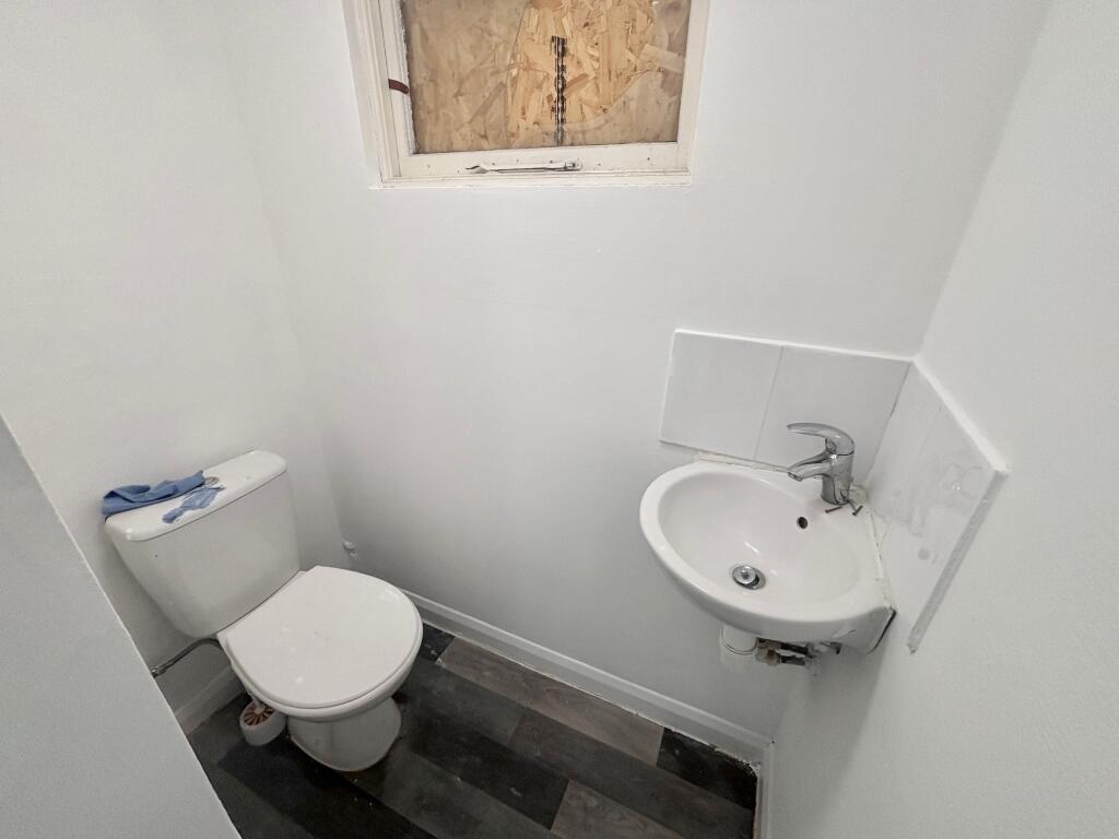 Cloakroom/wc