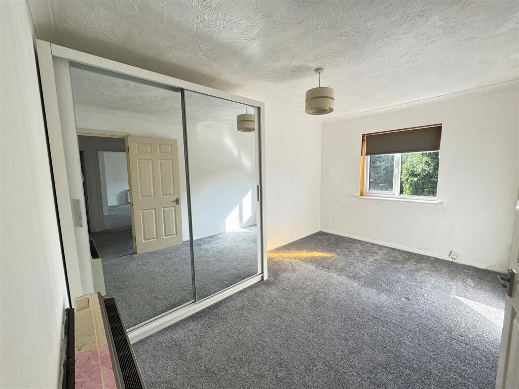 Bedroom 1.jpg
