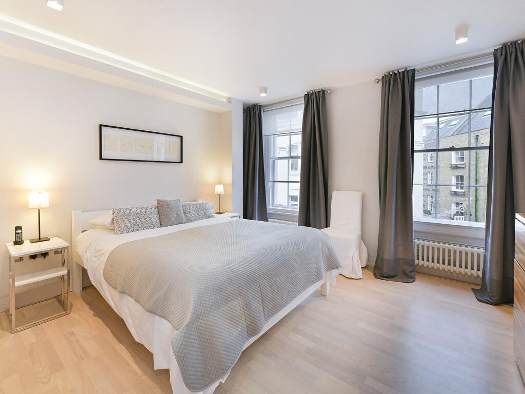 Upper St Martins Lan