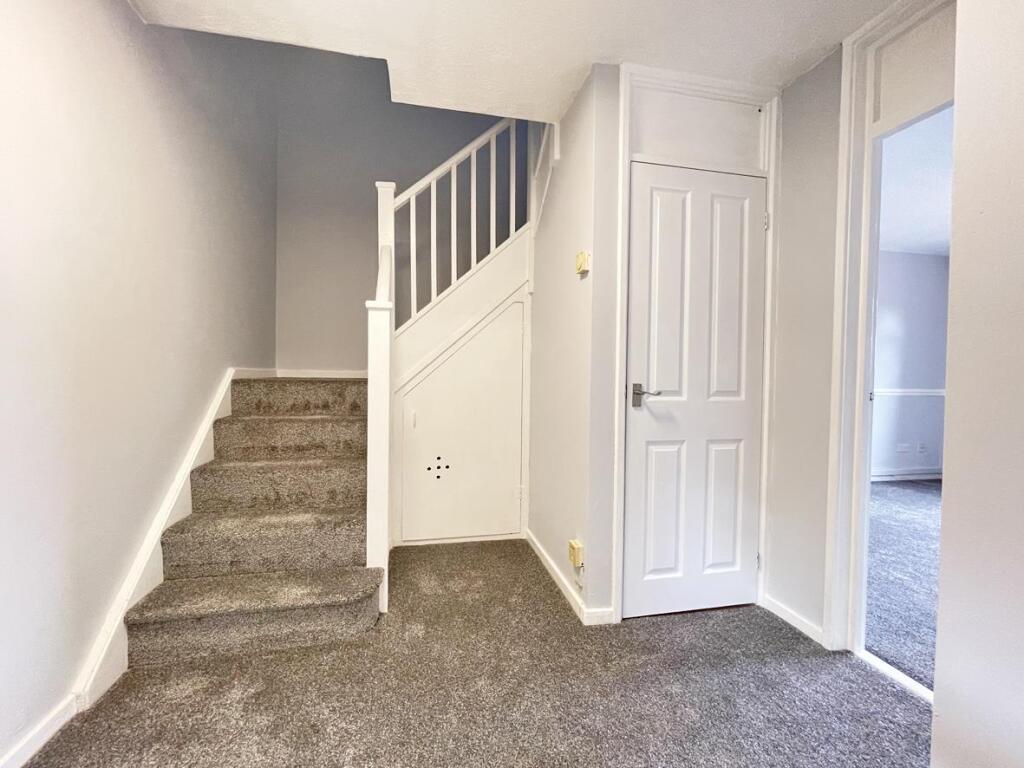 Bourne Close 27 - Hall.jpg