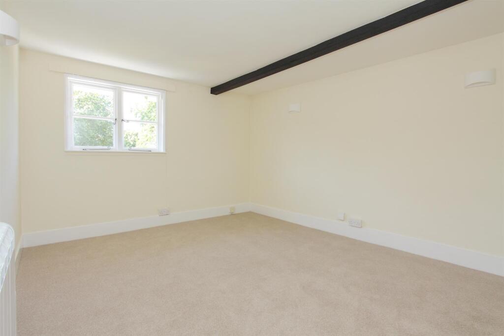 25b new street ph11.JPG