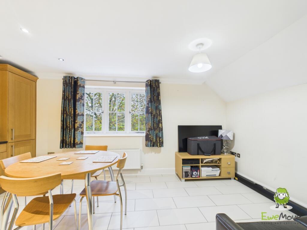 EweMove Estate Agents Basingstoke - Garrett Court 