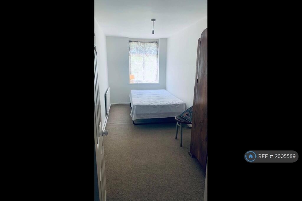 Bright Double Or Office Facing West 