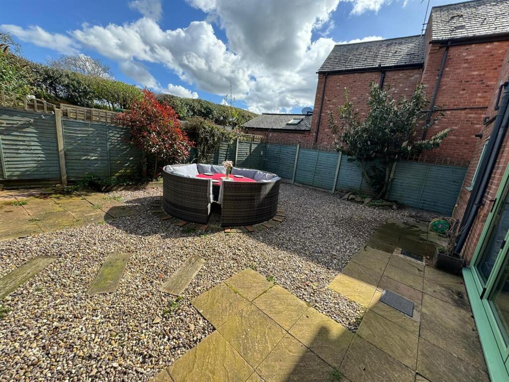 OUTDOOR ENTERTAINING SPACE A.jpg