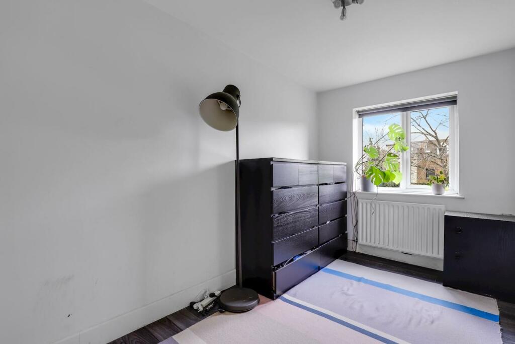 12-2571JHPropWpen - 2 Capel Court - 34-medium.jpg